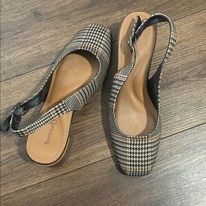 BareTraps Black and Tan Houndstooth Slingback with a little heel